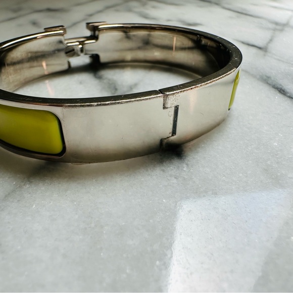 BRAND NEW Clic H Narrow bracelet in yellow enamel - Picture 5 of 5